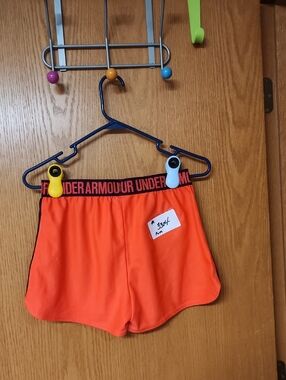 Under Armour Neon Orange Performance Shorts with Black Waistband M number 3304